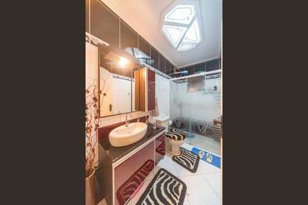 Casa à venda com 165m², 3 quartos e 2 vagas Casa à venda com 165m², 3 quartos e 2 vagasBanheiro Social