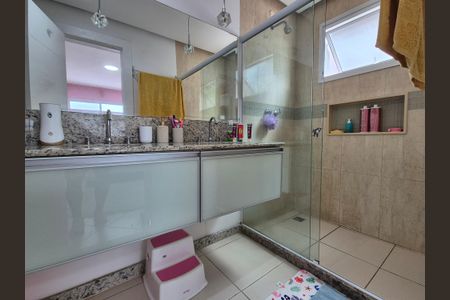 Casa de condomínio para alugar com 630m², 5 quartos e 3 vagasBanheiro da Suíte 1