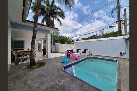 Casa de condomínio para alugar com 630m², 5 quartos e 3 vagasÁrea externa