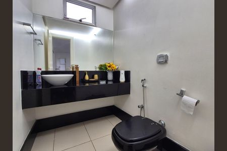 Casa de condomínio para alugar com 630m², 5 quartos e 3 vagasLavabo