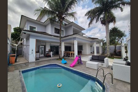 Casa de condomínio para alugar com 630m², 5 quartos e 3 vagasÁrea externa