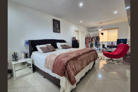 Casa de condomínio para alugar com 630m², 5 quartos e 3 vagasSuíte 3