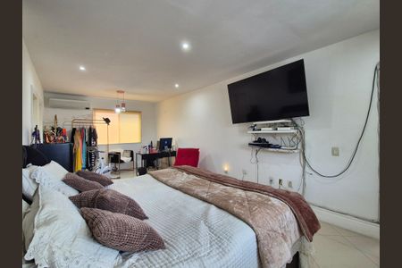 Casa de condomínio para alugar com 630m², 5 quartos e 3 vagasSuíte 3