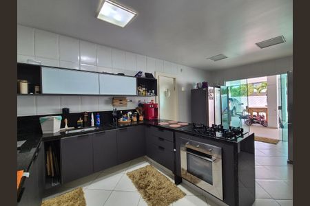 Casa de condomínio para alugar com 630m², 5 quartos e 3 vagasCozinha