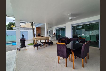 Casa de condomínio para alugar com 630m², 5 quartos e 3 vagasVaranda