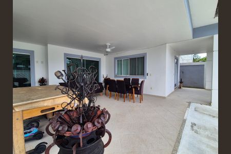 Casa de condomínio para alugar com 630m², 5 quartos e 3 vagasVaranda