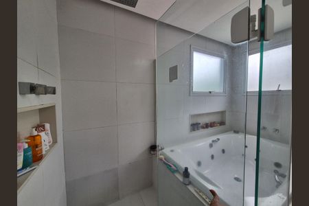 Casa de condomínio para alugar com 630m², 5 quartos e 3 vagasBanheiro da Suíte 3