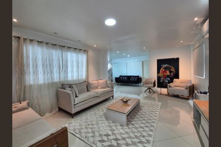 Casa de condomínio para alugar com 630m², 5 quartos e 3 vagasSala