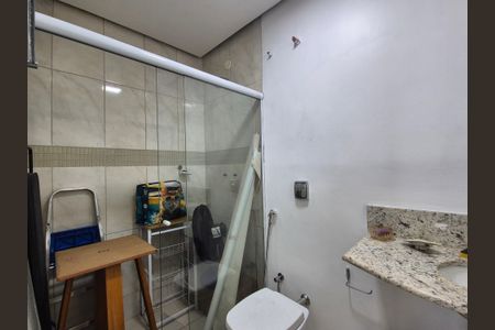 Casa de condomínio para alugar com 630m², 5 quartos e 3 vagasBanheiro da Suíte 4