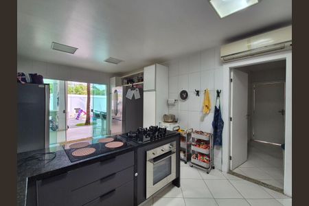 Casa de condomínio para alugar com 630m², 5 quartos e 3 vagasCozinha