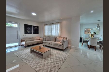 Casa de condomínio para alugar com 630m², 5 quartos e 3 vagasSala