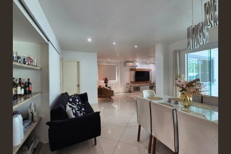 Casa de condomínio para alugar com 630m², 5 quartos e 3 vagasSala