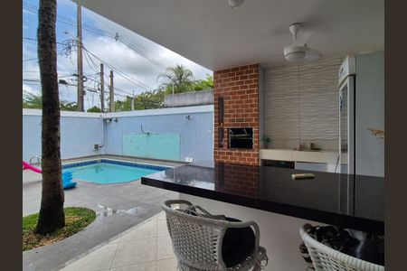 Casa de condomínio para alugar com 630m², 5 quartos e 3 vagasÁrea externa
