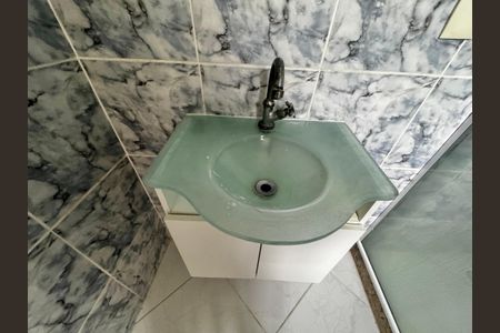 Casa de condomínio para alugar com 280m², 4 quartos e 4 vagasBanheiro da Suíte 2