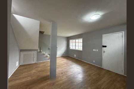 Sala de casa de condomínio para alugar com 4 quartos, 280m² em Vargem Pequena, Rio de Janeiro