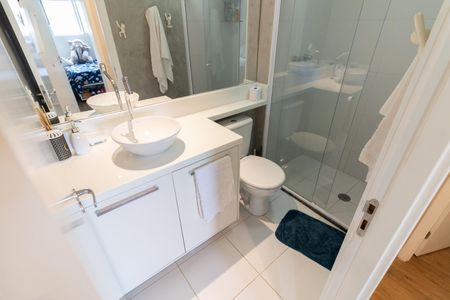 Apartamento à venda com 58m², 2 quartos e 1 vaga Apartamento à venda com 58m², 2 quartos e 1 vagaBanheiro