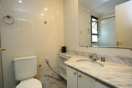 Apartamento à venda com 98m², 3 quartos e 2 vagas Apartamento à venda com 98m², 3 quartos e 2 vagasBanheiro da Suíte