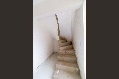 Apartamento à venda com 88m², 2 quartos e 1 vagaEscada