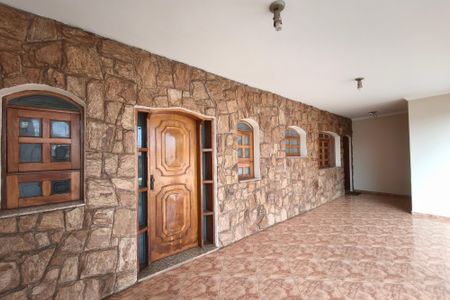 Casa à venda com 259m², 2 quartos e 2 vagas Casa à venda com 259m², 2 quartos e 2 vagasQuintal - Garagem