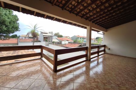 Casa à venda com 259m², 2 quartos e 2 vagas Casa à venda com 259m², 2 quartos e 2 vagasVaranda - Quartos