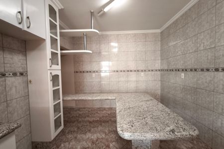 Casa à venda com 259m², 2 quartos e 2 vagas Casa à venda com 259m², 2 quartos e 2 vagasCozinha