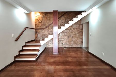 Casa à venda com 259m², 2 quartos e 2 vagas Casa à venda com 259m², 2 quartos e 2 vagasSala de Estar