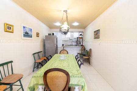 Casa à venda com 241m², 4 quartos e 3 vagas Casa à venda com 241m², 4 quartos e 3 vagasCopa