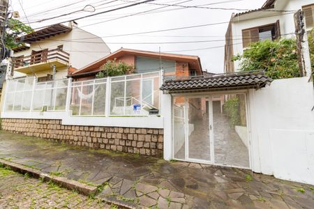 Casa à venda com 241m², 4 quartos e 3 vagas Casa à venda com 241m², 4 quartos e 3 vagasFachada