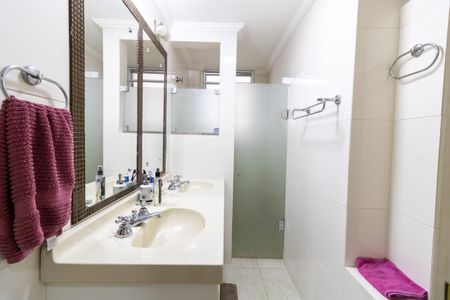 Casa à venda com 241m², 4 quartos e 3 vagas Casa à venda com 241m², 4 quartos e 3 vagasBanheiro