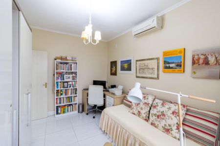 Casa à venda com 241m², 4 quartos e 3 vagas Casa à venda com 241m², 4 quartos e 3 vagasQuarto 2