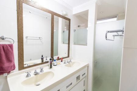 Casa à venda com 241m², 4 quartos e 3 vagas Casa à venda com 241m², 4 quartos e 3 vagasBanheiro