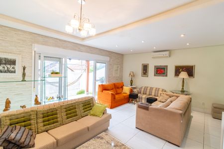 Casa à venda com 241m², 4 quartos e 3 vagas Casa à venda com 241m², 4 quartos e 3 vagasSala