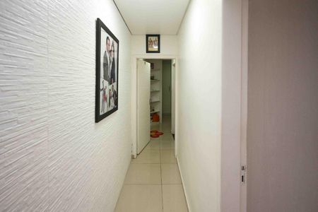 Casa à venda com 90m², 2 quartos e 2 vagasCorredor