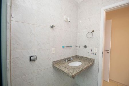 Casa à venda com 130m², 3 quartos e 2 vagas Casa à venda com 130m², 3 quartos e 2 vagasBanheiro 2