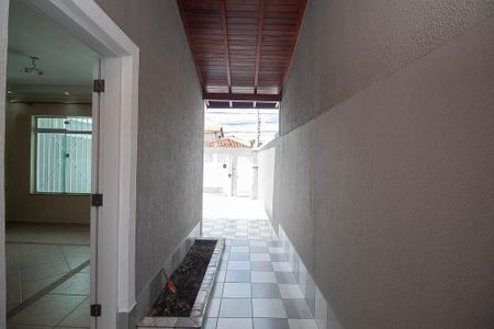 Casa à venda com 130m², 3 quartos e 2 vagas Casa à venda com 130m², 3 quartos e 2 vagasCorredor