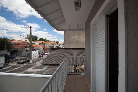 Casa à venda com 130m², 3 quartos e 2 vagas Casa à venda com 130m², 3 quartos e 2 vagasVaranda
