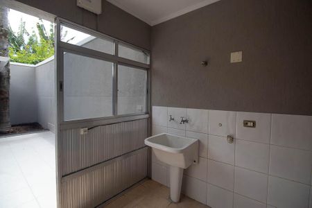 Casa à venda com 130m², 3 quartos e 2 vagas Casa à venda com 130m², 3 quartos e 2 vagasÁrea de Serviço