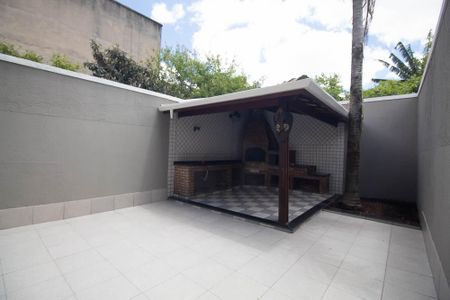 Casa à venda com 130m², 3 quartos e 2 vagas Casa à venda com 130m², 3 quartos e 2 vagasQuintal / Churrasqueira