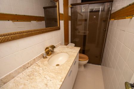 Apartamento à venda com 120m², 3 quartos e 2 vagas Apartamento à venda com 120m², 3 quartos e 2 vagasBanheiro social