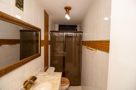 Apartamento à venda com 120m², 3 quartos e 2 vagas Apartamento à venda com 120m², 3 quartos e 2 vagasBanheiro social