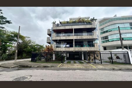 Apartamento à venda com 120m², 3 quartos e 2 vagas Apartamento à venda com 120m², 3 quartos e 2 vagasFachada