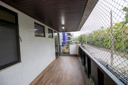 Apartamento à venda com 120m², 3 quartos e 2 vagas Apartamento à venda com 120m², 3 quartos e 2 vagasVaranda