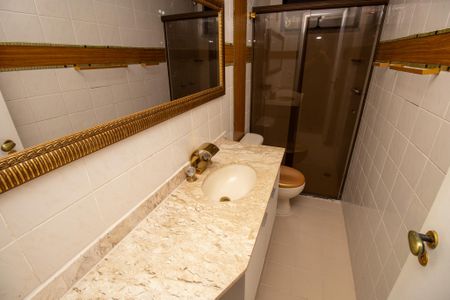 Apartamento à venda com 120m², 3 quartos e 2 vagas Apartamento à venda com 120m², 3 quartos e 2 vagasBanheiro social