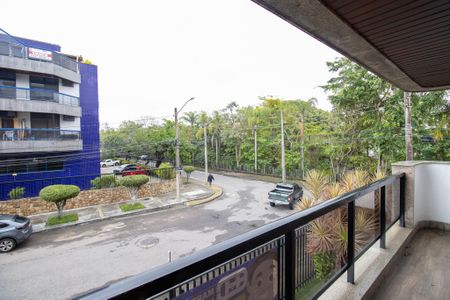 Apartamento à venda com 120m², 3 quartos e 2 vagas Apartamento à venda com 120m², 3 quartos e 2 vagasVaranda