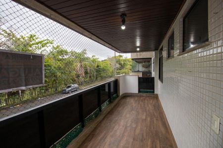 Apartamento à venda com 120m², 3 quartos e 2 vagas Apartamento à venda com 120m², 3 quartos e 2 vagasVaranda