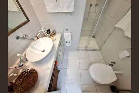 Apartamento à venda com 200m², 4 quartos e 1 vaga Apartamento à venda com 200m², 4 quartos e 1 vagaBanheiro 2