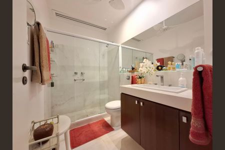 Apartamento à venda com 200m², 4 quartos e 1 vaga Apartamento à venda com 200m², 4 quartos e 1 vagaBanheiro 1