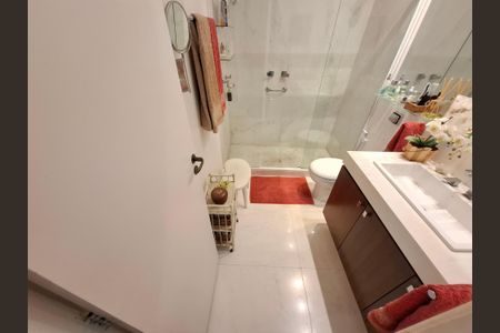 Apartamento à venda com 200m², 4 quartos e 1 vaga Apartamento à venda com 200m², 4 quartos e 1 vagaBanheiro 1