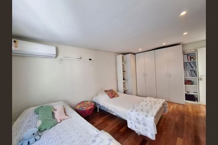 Apartamento à venda com 200m², 4 quartos e 1 vaga Apartamento à venda com 200m², 4 quartos e 1 vagaQuarto 3