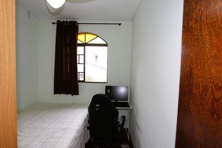 Quarto 2 de casa à venda com 3 quartos, 100m² em Havaí, Belo Horizonte